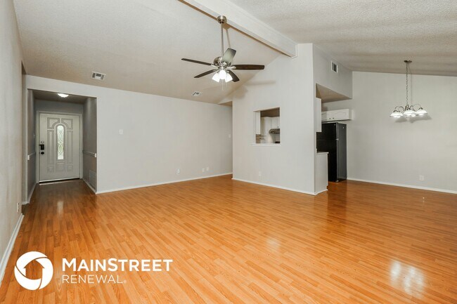 Foto del edificio - 15007 Old Creek St