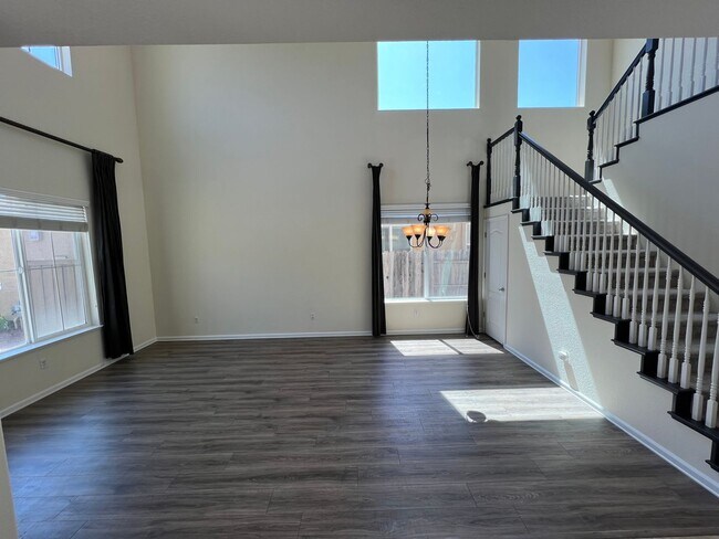 Foto del edificio - Gorgeous Stone Creek Home!