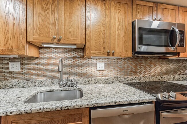 Foto del edificio - Lovely 1Bd/1Bth Lower Level in Bloomingdale