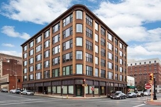 Building Photo - 385 Worthington St