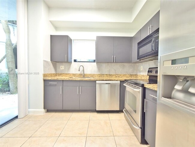 Foto del edificio - 3300 NE 192 St