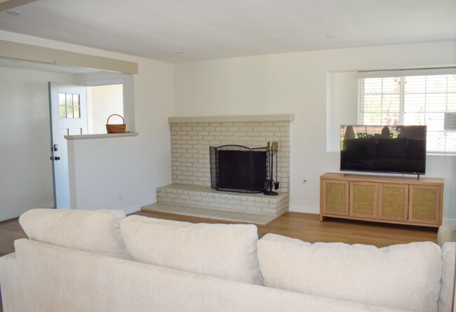 Building Photo - 4718 W Ave L-6