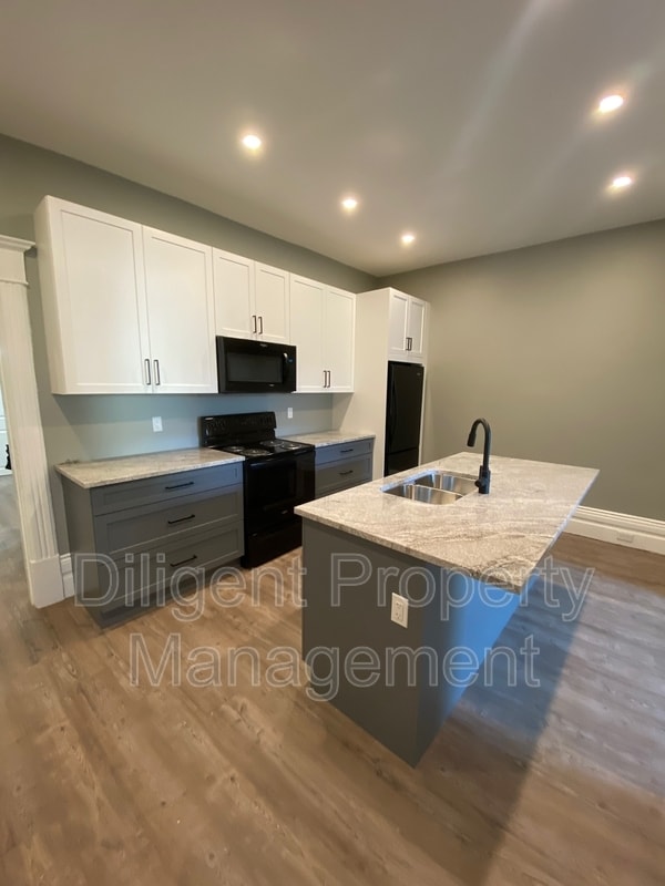 Building Photo - 203 Rubidge St