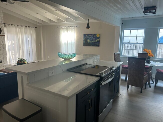 Building Photo - 5317 19th Ave S