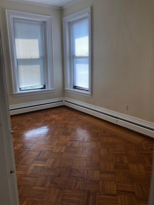 Building Photo - 61 Adams St