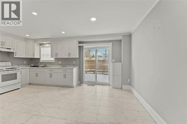 Building Photo - 1566 Bruce Ave