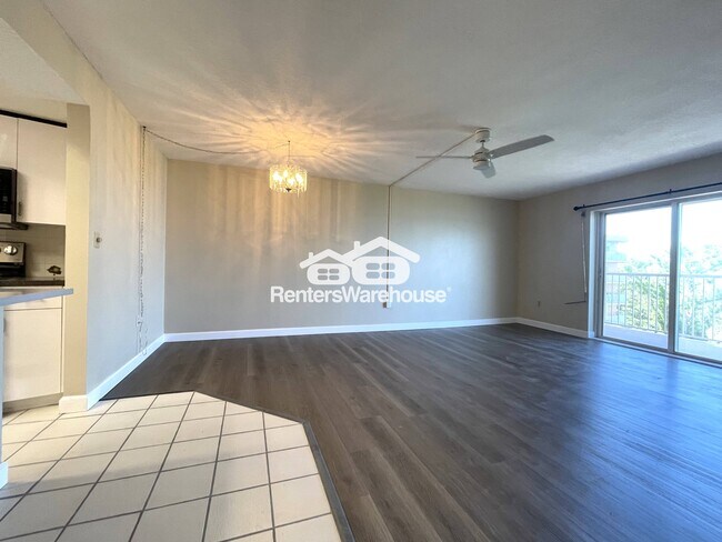 Building Photo - 7430 Sunshine Skyway Ln S