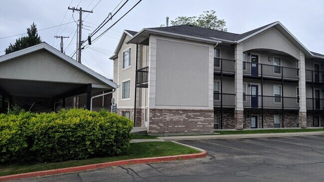 Building Photo - 888 600 W
