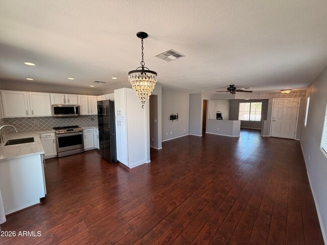 Building Photo - 17520 W Watson Ln