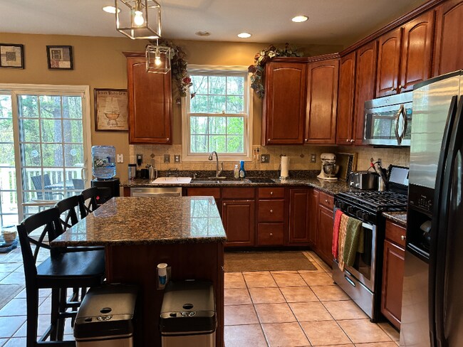 Building Photo - 8 Cobblestone Ct
