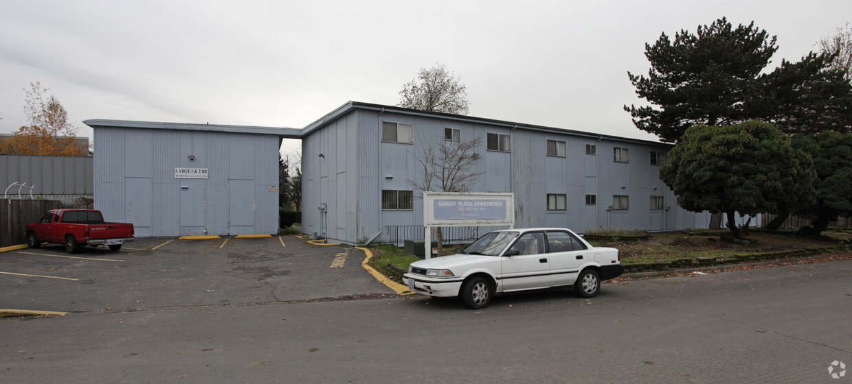 Primary Photo - Sunset Plaza Apartments