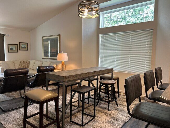 Salón/comedor amueblado - 3716 Decathlon Pky