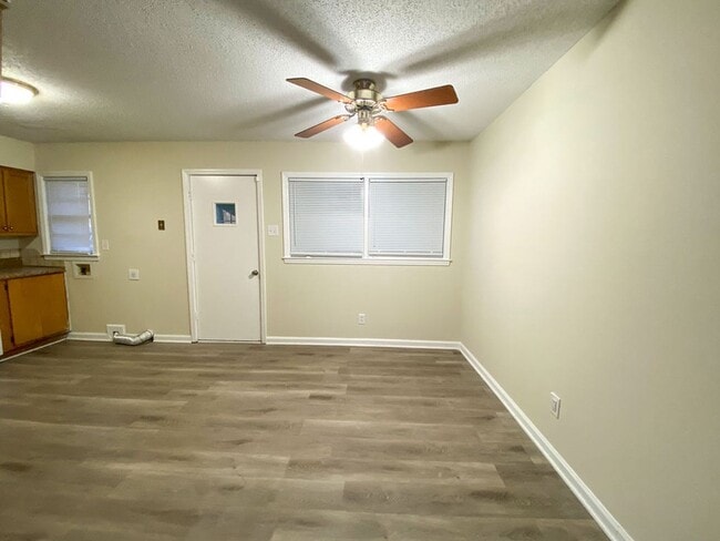 Foto del edificio - 3 bedroom, 2 bath near Quince and Perkins