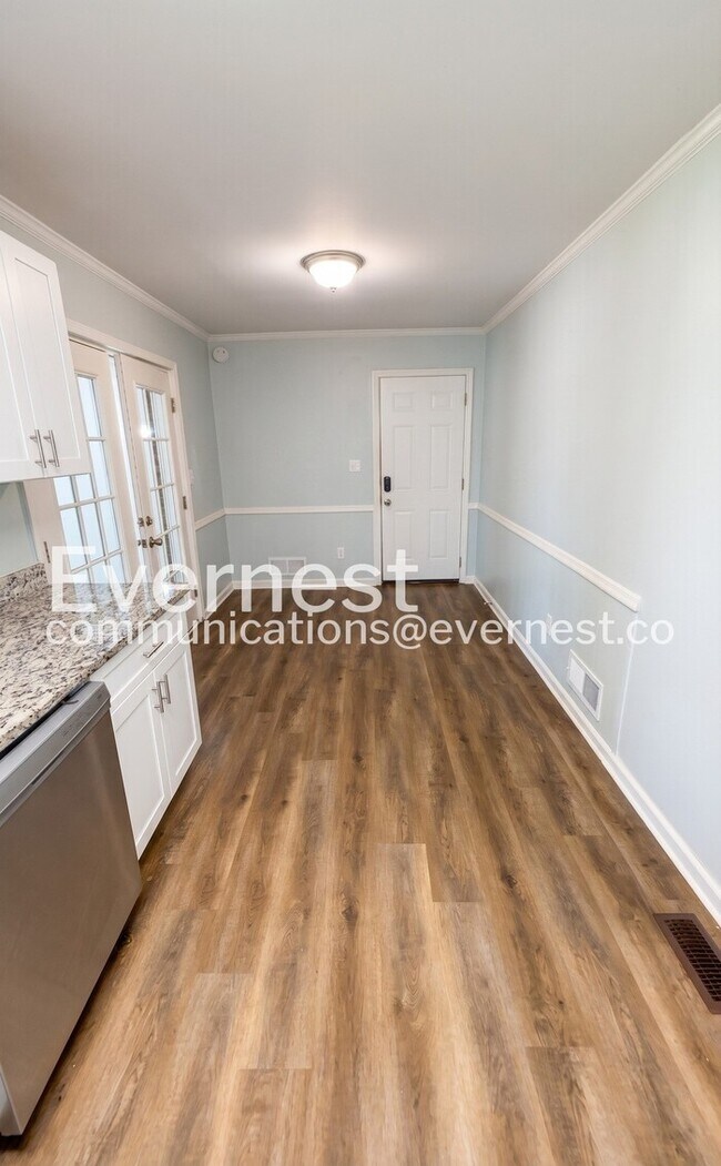 Foto del edificio - 735 Hillcrest Dr