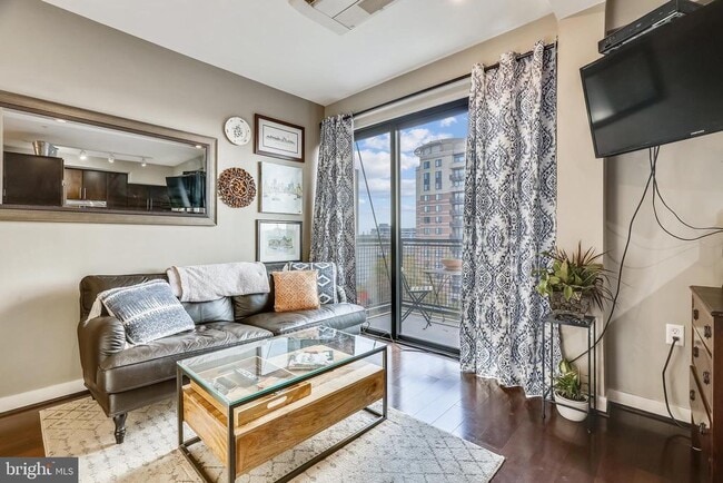 Foto del edificio - 1320 Fenwick Ln
