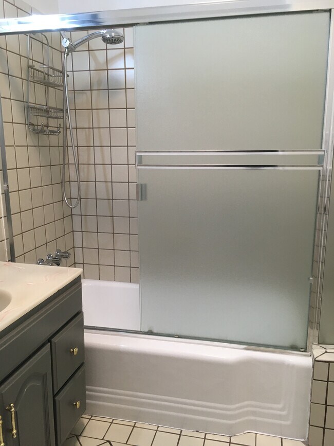 1st bathroom - 143 Ripley St