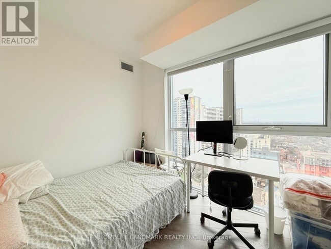 Building Photo - 159 Wellesley St E