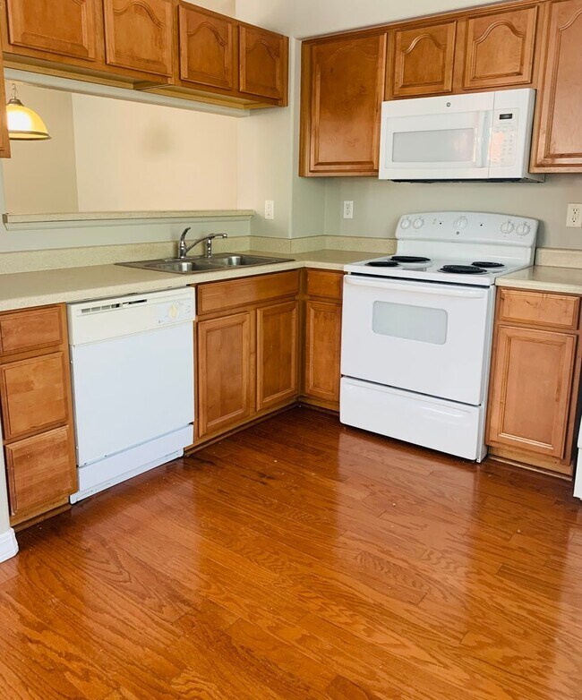 Building Photo - Light & Bright Condo in Redbuck At Sorrel ...