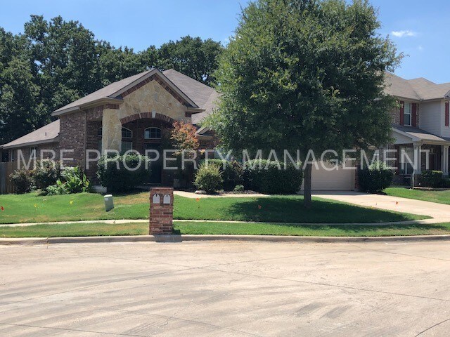 Building Photo - 614 Valencia Dr