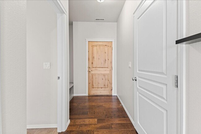 Foto del edificio - Centrally Located 3 Bedroom 2.5 Bathroom Home