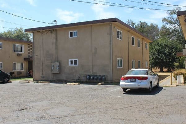 Primary Photo - 912-920 Blue St