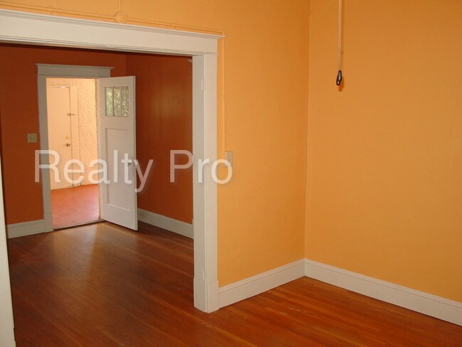 Foto del edificio - 103 Maple St NE