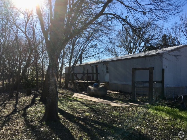 Building Photo - 1330 Southpoint Dr