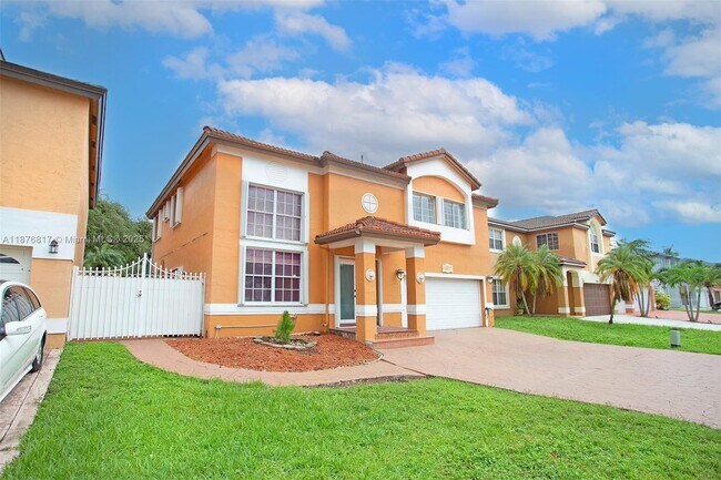 Foto del edificio - 19921 NW 86th Ave