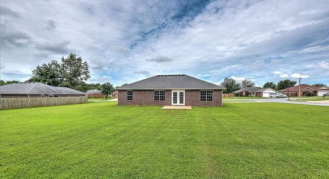 Foto del edificio - Beautiful 3 Bedroom, 2 Bathroom Home in Ce...