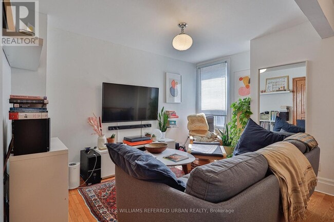 Photo du bâtiment - 66 Russett Ave