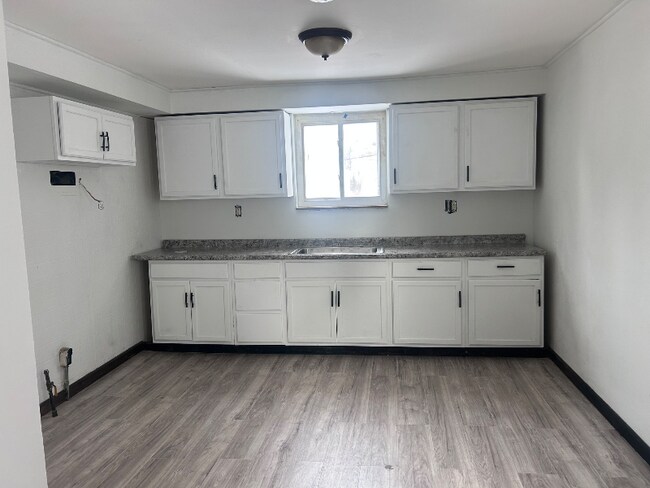 Building Photo - 7715 Goodman Ave