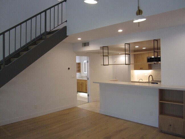 Foto del edificio - 725 S Barrington Ave