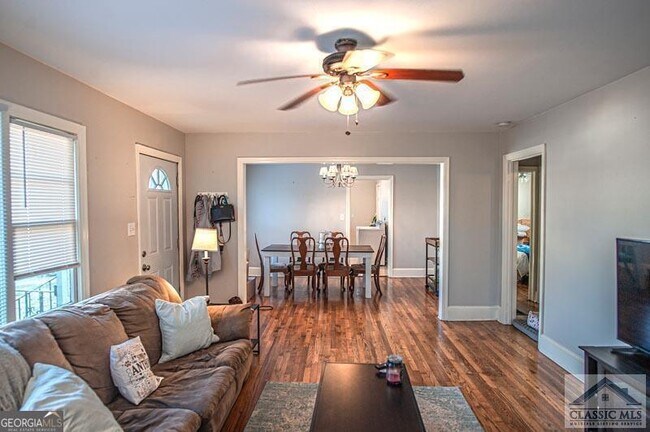 Foto del edificio - 129 Westover Dr