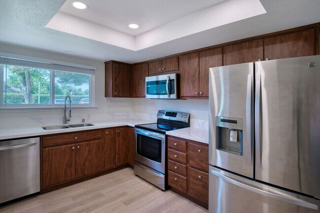 Foto del edificio - 6726 Calvine Rd