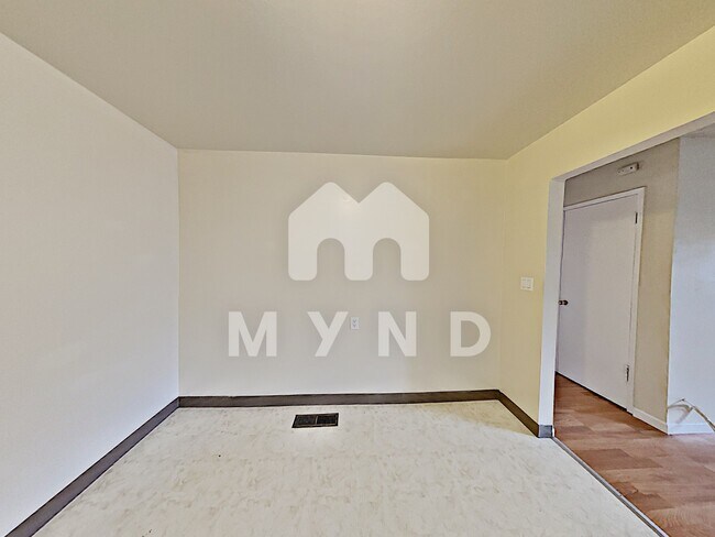 Building Photo - 874 Burbank Dr Apt 4