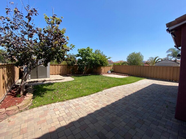 Building Photo - Newer build 4Bed 3Bath single family home ...