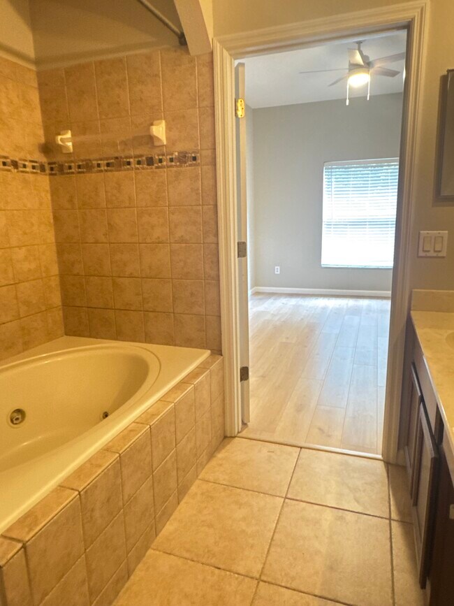 Building Photo - 16089 Old Ash Loop