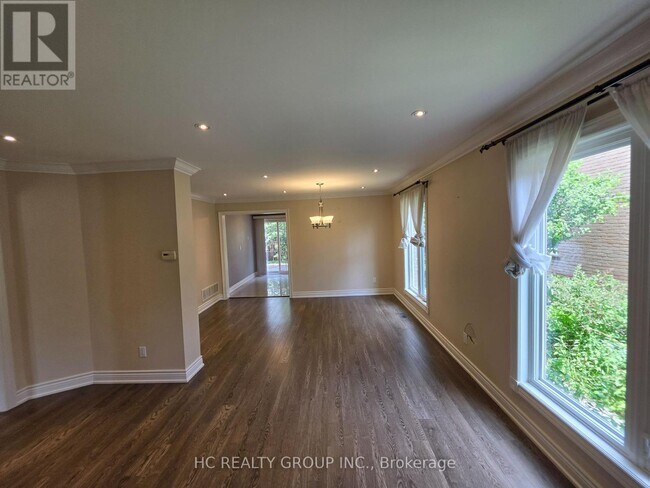 Building Photo - 40 Stargell Crescent