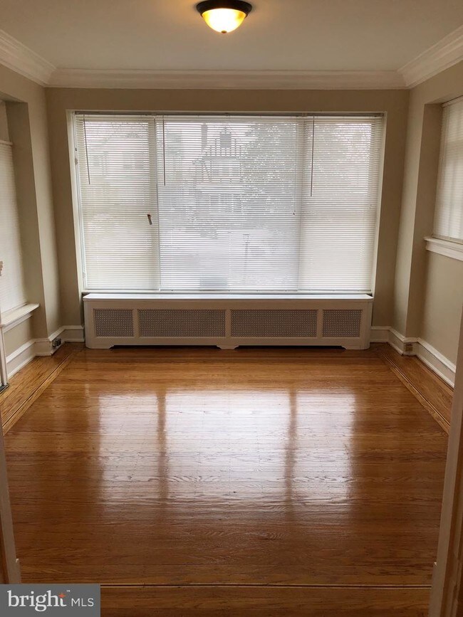 Building Photo - 5437 Wyndale Ave