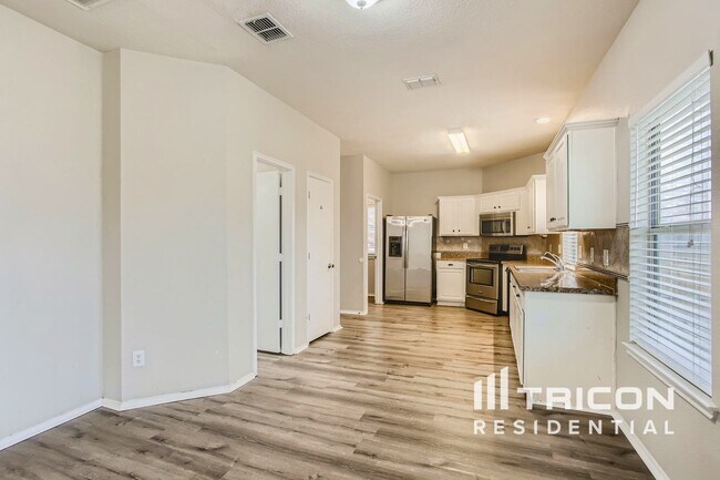 Foto del edificio - 2021 Cone Flower Dr