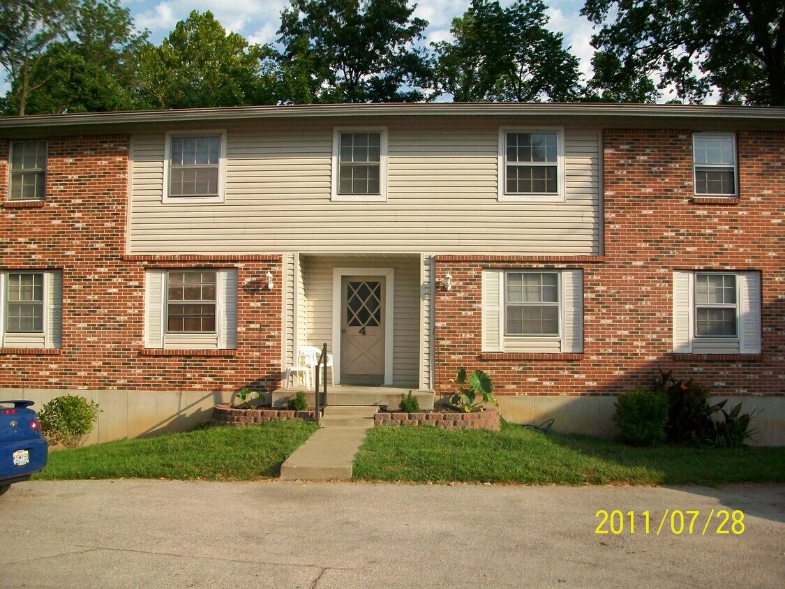 Primary Photo - 3 Meramec Ln