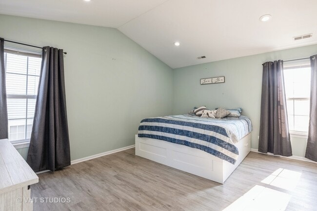 Building Photo - 519 Jennifer Cir