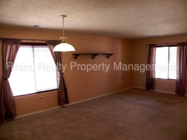 Foto del edificio - 1281 Colibri Ave NW