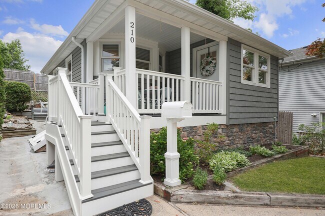 Building Photo - 210 Linden Ave