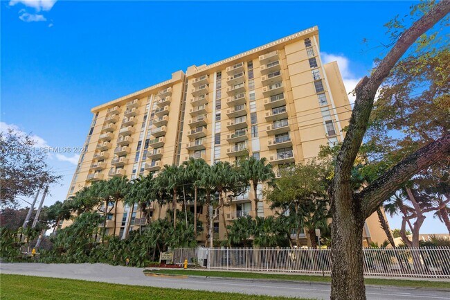 Building Photo - 2350 NE 135th St