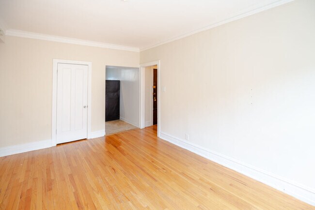 Foto del edificio - 4821 N Springfield Ave