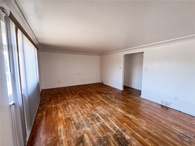 Photo - 11 Raymond St House