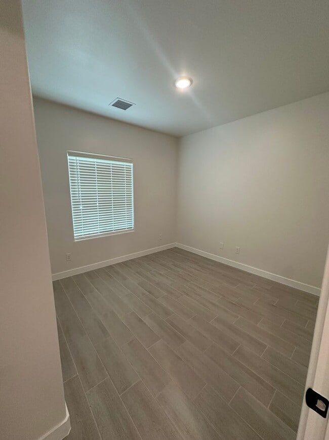 Building Photo - 1471 Cabin Creek Ave