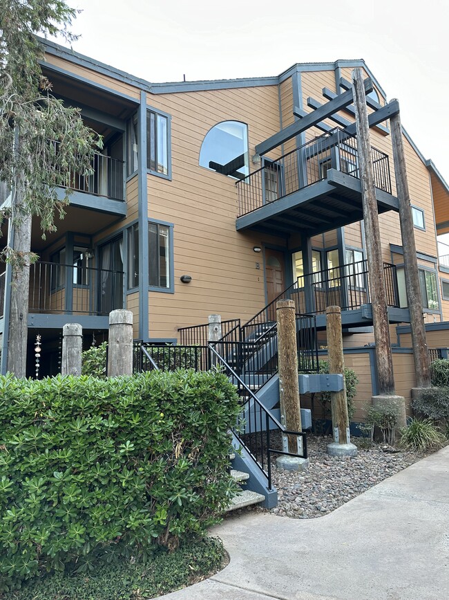 Building Photo - 4014 Layang Layang Cir