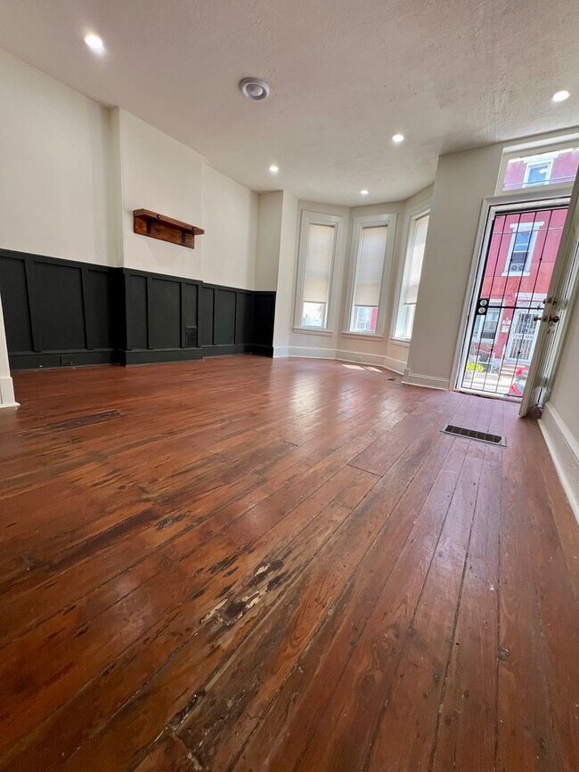 Building Photo - Stunning 3-Bedroom Townhome in Germantown!...